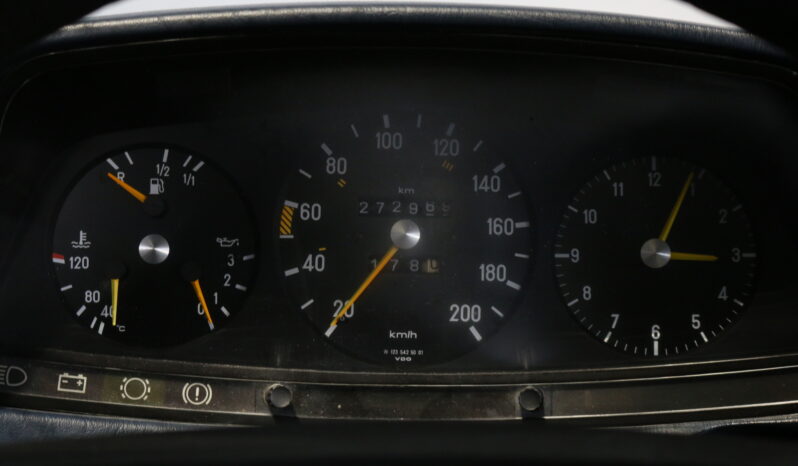 Mercedes-Benz 200-300 (W123) 230 full