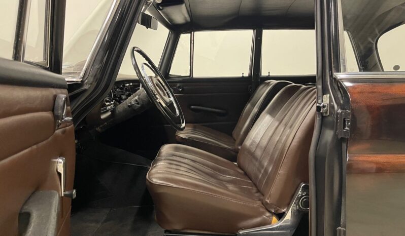 Mercedes-Benz 190-230 (W110) 190 C 2,0 4d full