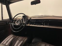 Mercedes-Benz 190-230 (W110) 190 C 2,0 4d full