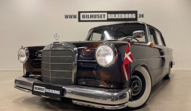 Mercedes-Benz 190-230 (W110) 190 C 2,0 4d full
