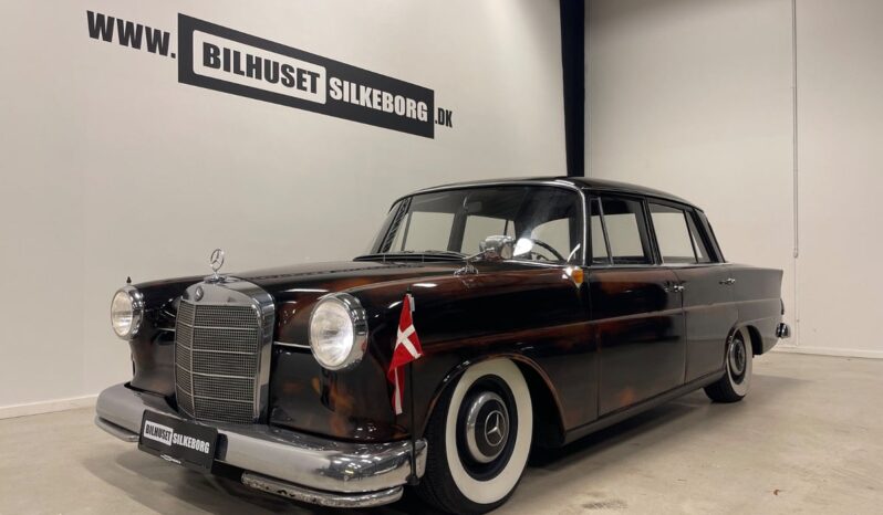 Mercedes-Benz 190-230 (W110) 190 C 2,0 4d full