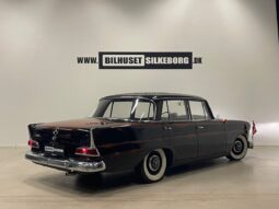 Mercedes-Benz 190-230 (W110) 190 C 2,0 4d full
