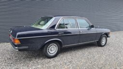 Mercedes-Benz 200-300 (W123) 230E full