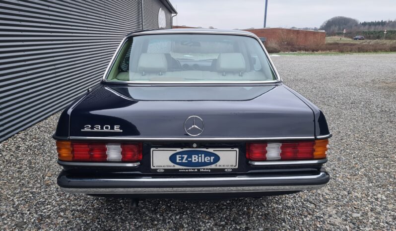 Mercedes-Benz 200-300 (W123) 230E full