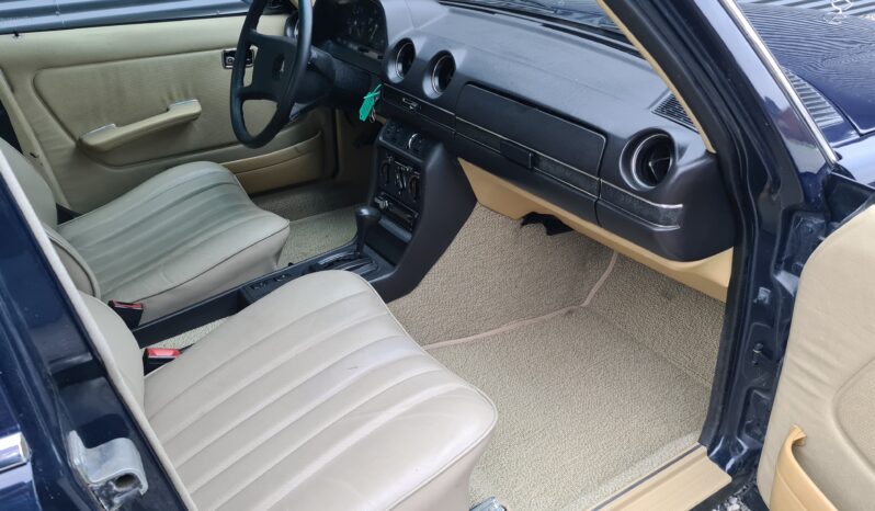 Mercedes-Benz 200-300 (W123) 230E full