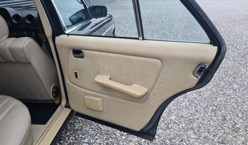 Mercedes-Benz 200-300 (W123) 230E full