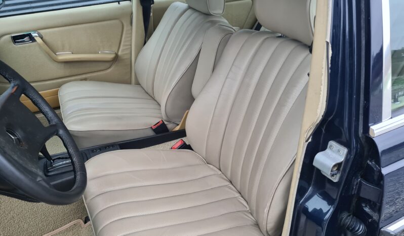 Mercedes-Benz 200-300 (W123) 230E full