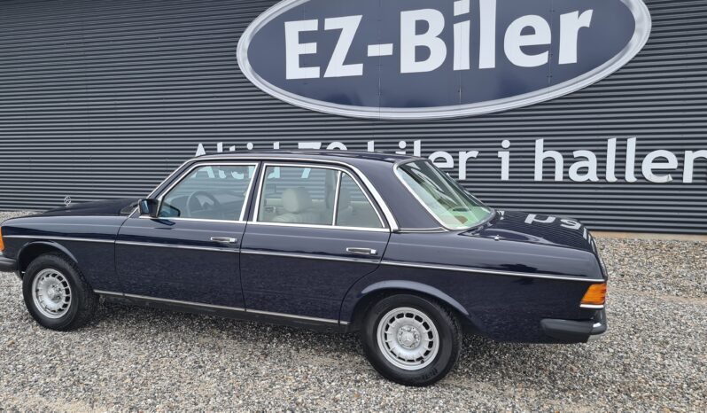 Mercedes-Benz 200-300 (W123) 230E full