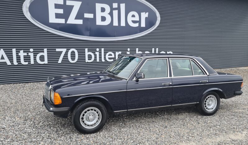 Mercedes-Benz 200-300 (W123) 230E full