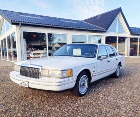 Lincoln Continental Town Car