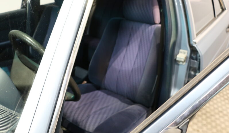 Mercedes-Benz S-Klasse (W126) 300 SE full