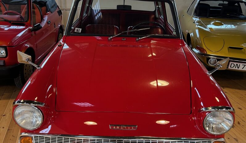Ford Anglia 105E full