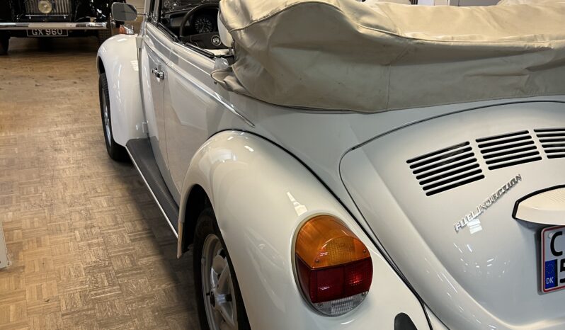 VW Bobbel 1303 Cabriolet Trible White full