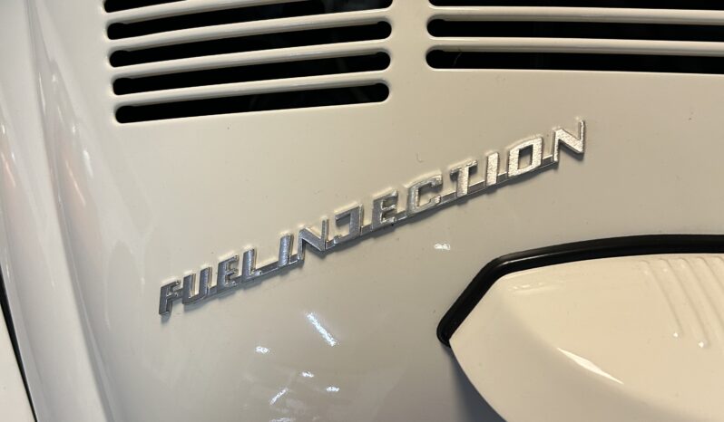 VW Bobbel 1303 Cabriolet Trible White full