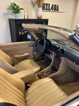 Mercedes-Benz SL-Klasse (R107) SL 560 full