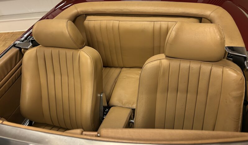 Mercedes-Benz SL-Klasse (R107) SL 560 full