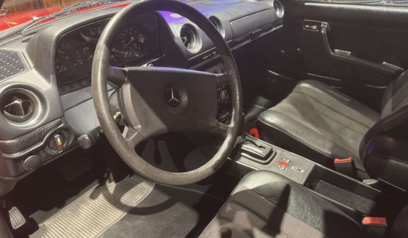 Mercedes-Benz 200-300 (W123) 230 full