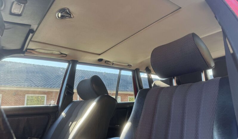 Mercedes-Benz 200-300 (W123) 230 full