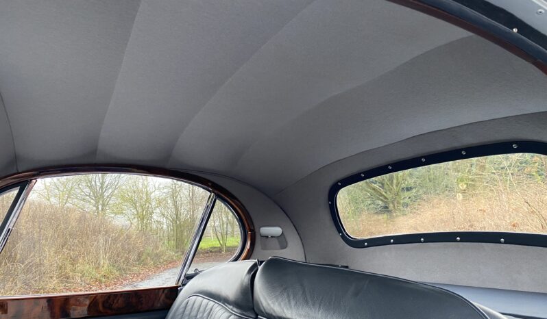 Jaguar XK 120 FHC full