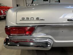 Mercedes-Benz SL (W113) 230 SL Pagode Roadster full