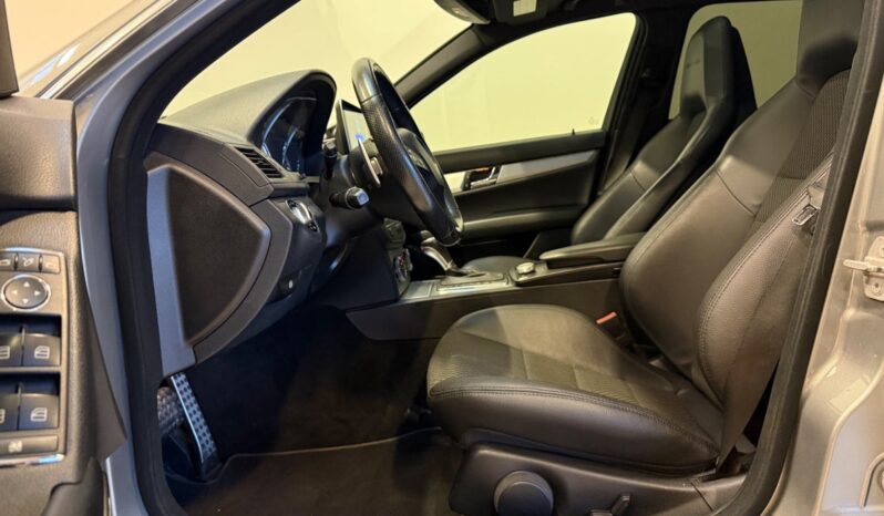 Mercedes-Benz C-Klasse (W220) C63 6,3 AMG stc. aut. Van 5d full