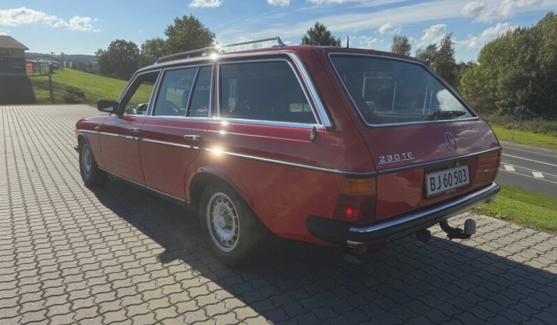 Mercedes-Benz 200-300 (W123) 230 full