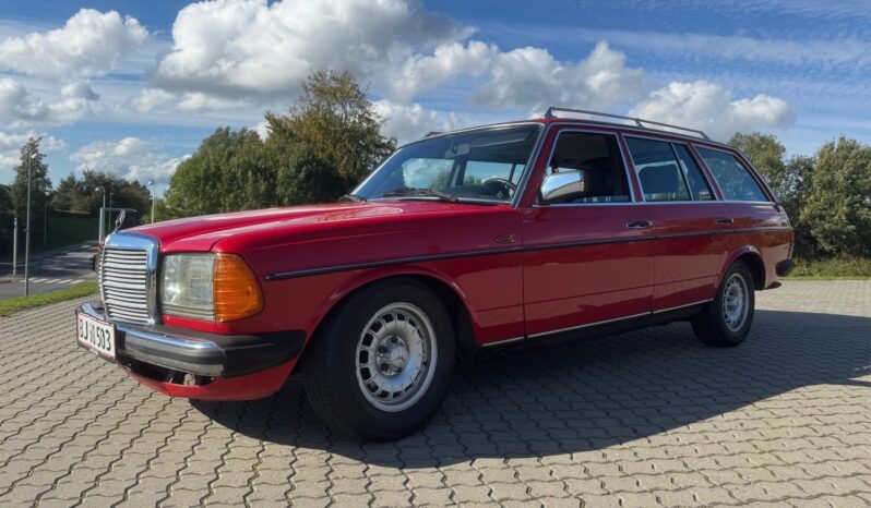 Mercedes-Benz 200-300 (W123) 230 full