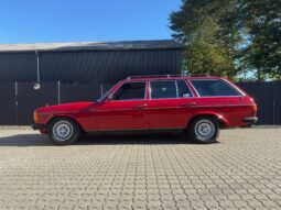 Mercedes-Benz 200-300 (W123) 230 full