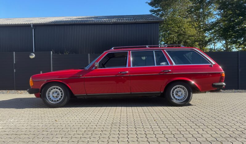 Mercedes-Benz 200-300 (W123) 230 full