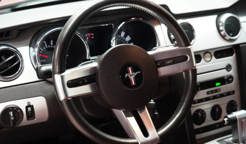 Ford Mustang V6 Coupe full