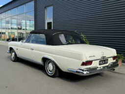 Mercedes-Benz 220-280 (W111) 250 SE cabriolet full