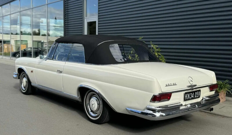 Mercedes-Benz 220-280 (W111) 250 SE cabriolet full