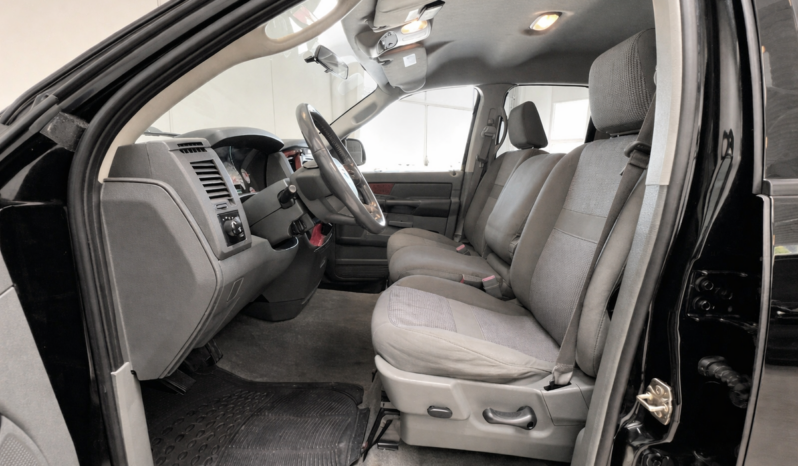 Dodge Charger RAM 1500 5,7 V8 Hemi aut. 4d full