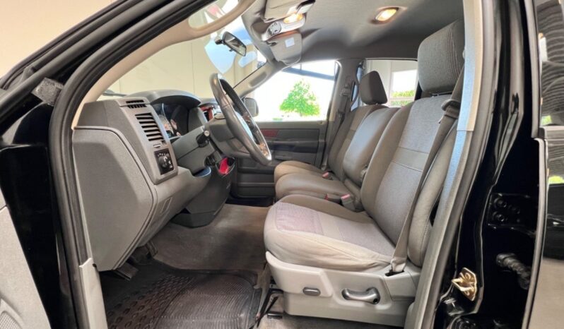 Dodge Charger RAM 1500 5,7 V8 Hemi aut. 4d full