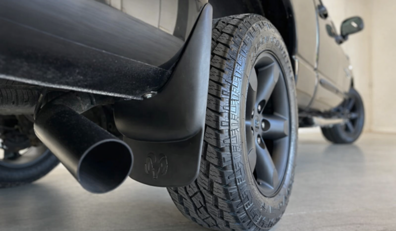 Dodge Charger RAM 1500 5,7 V8 Hemi aut. 4d full