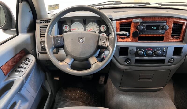 Dodge Charger RAM 1500 5,7 V8 Hemi aut. 4d full