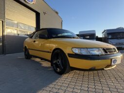 Saab 900 Mellow Yellow Cabriolet full