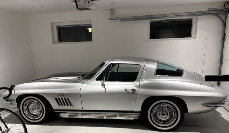 Chevrolet Corvette C2 Sting Ray 427 L71 Coupe full