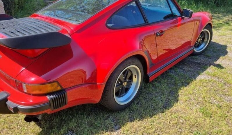 Porsche 911 Turbo (930) full