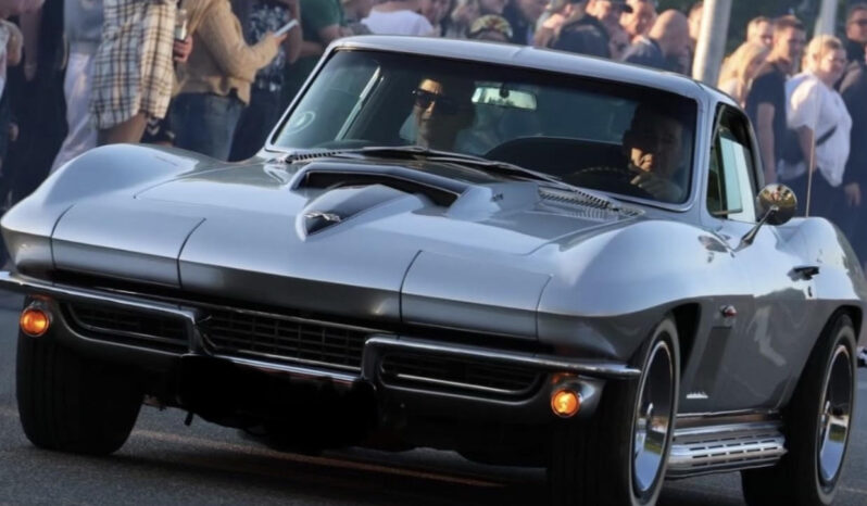 Chevrolet Corvette C2 Sting Ray 427 L71 Coupe full