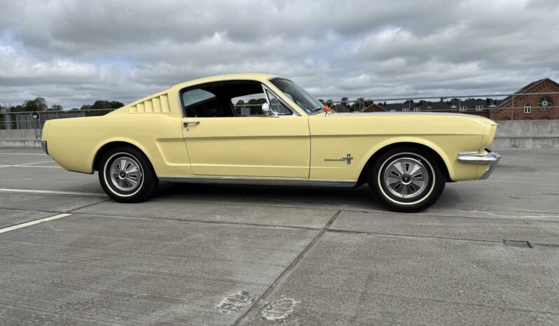 Ford Mustang Fastback 2 2 full
