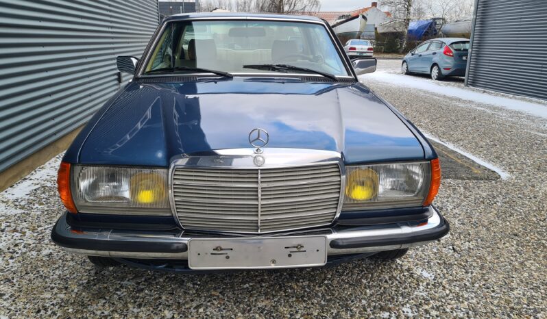 Mercedes-Benz 200-300 (W123) 230 Ce Automatic full