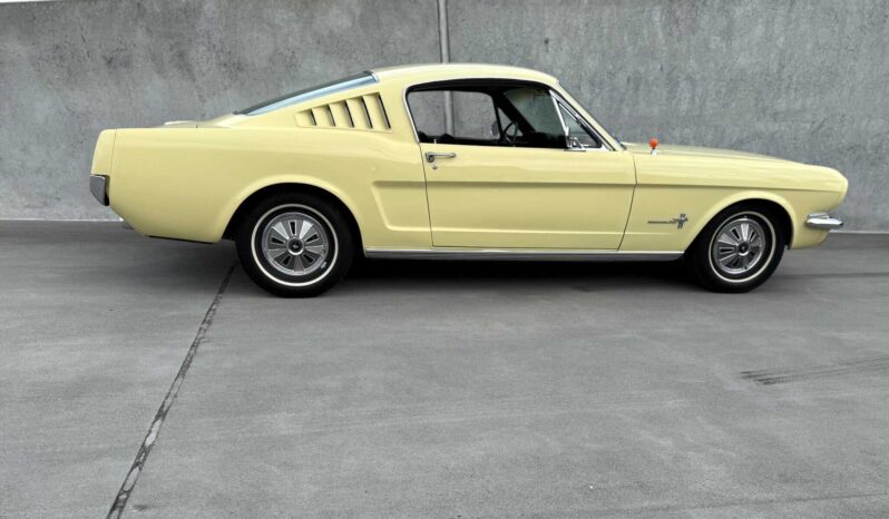 Ford Mustang Fastback 2 2 full