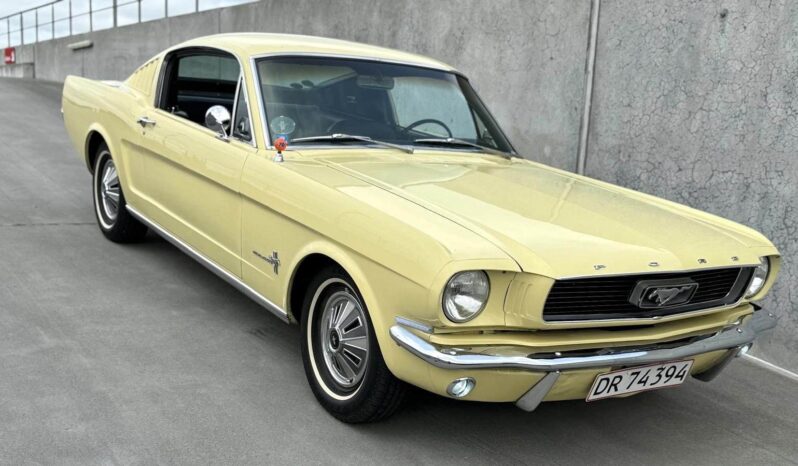 Ford Mustang Fastback 2 2 full