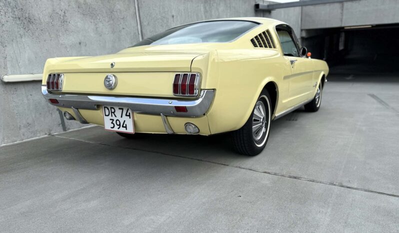 Ford Mustang Fastback 2 2 full