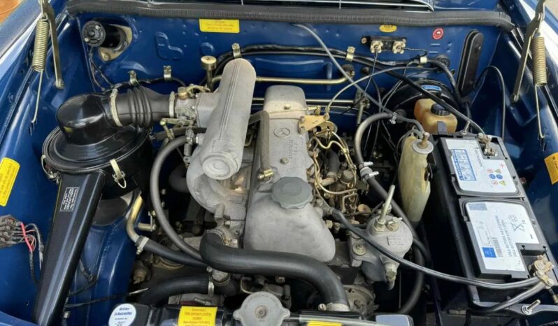 Mercedes-Benz 190-230 (W110) 200D Universal full