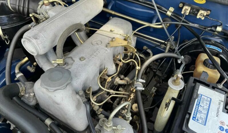 Mercedes-Benz 190-230 (W110) 200D Universal full