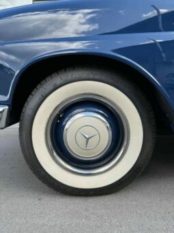 Mercedes-Benz 190-230 (W110) 200D Universal full