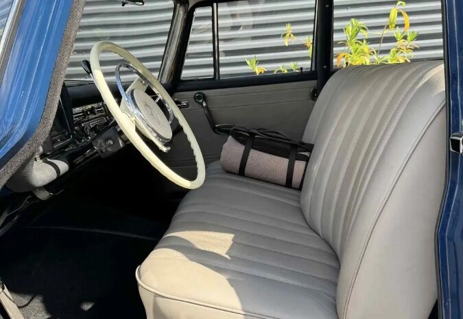 Mercedes-Benz 190-230 (W110) 200D Universal full