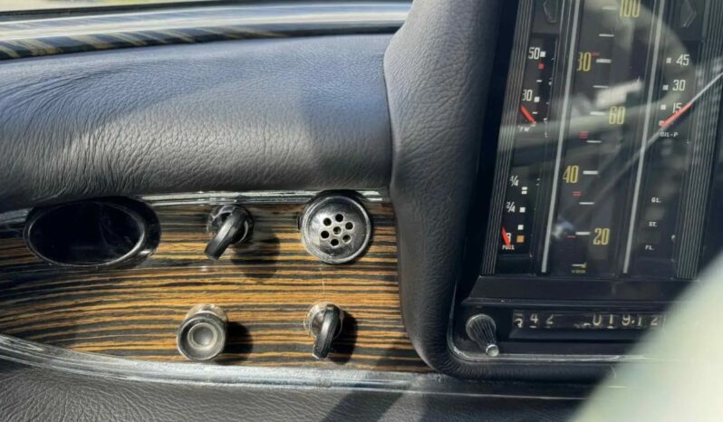 Mercedes-Benz 190-230 (W110) 200D Universal full